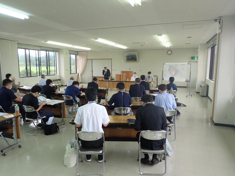 会議室にて概要説明の状況