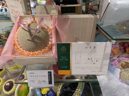 赤肉メロン販売の様子