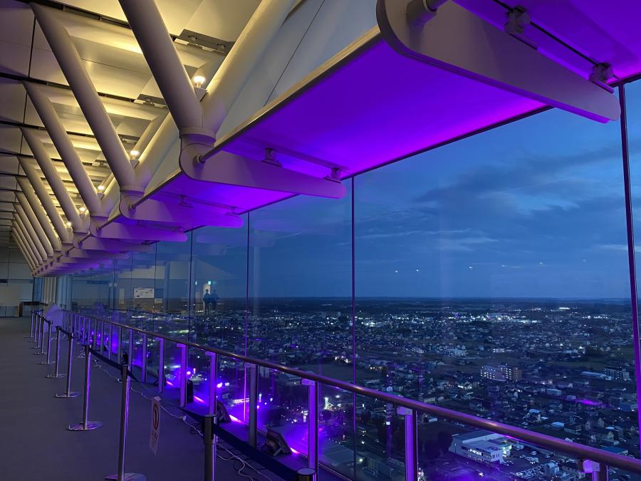 R7パープルライトアップ内観