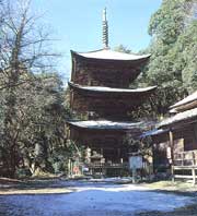 小山寺三重の塔