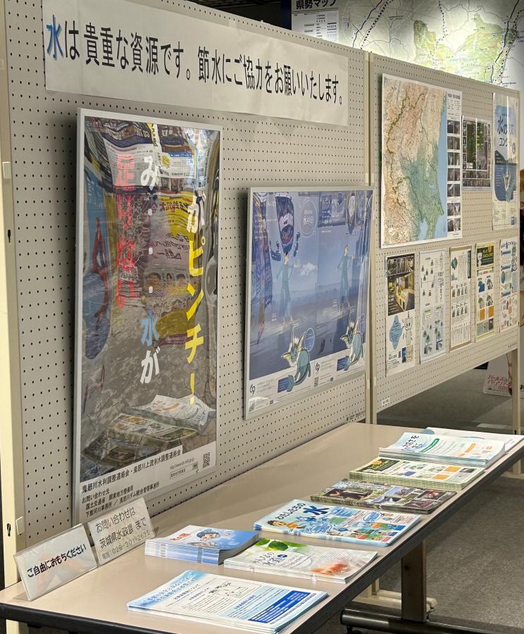 R6ポスター展示
