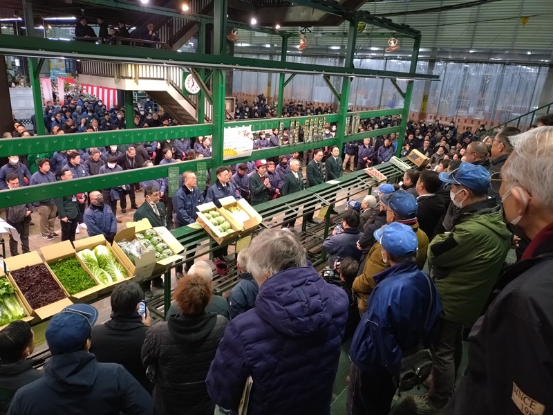 大田市場前せり売り風景